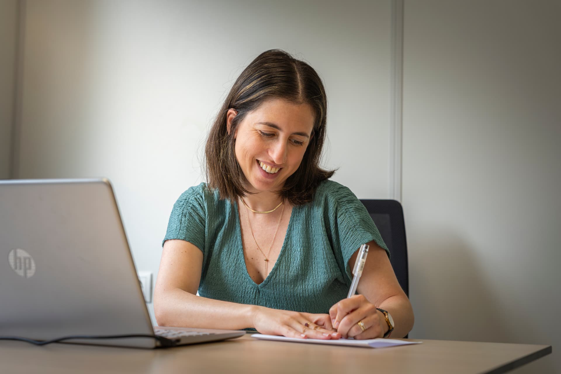 Lihi Engelsman working at her laptop